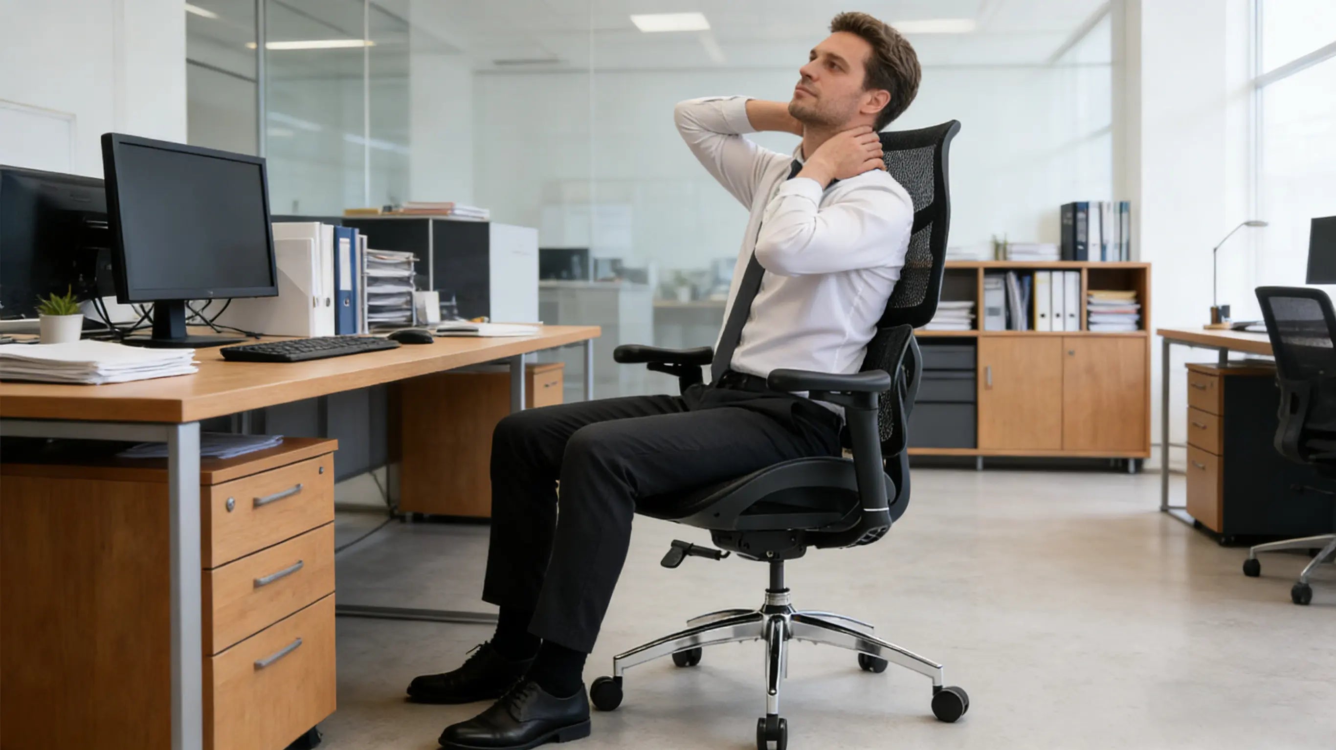 Detailed view of the 3D adjustable headrest on an Ergo Select office chair with headrest, showing height and angle customization.