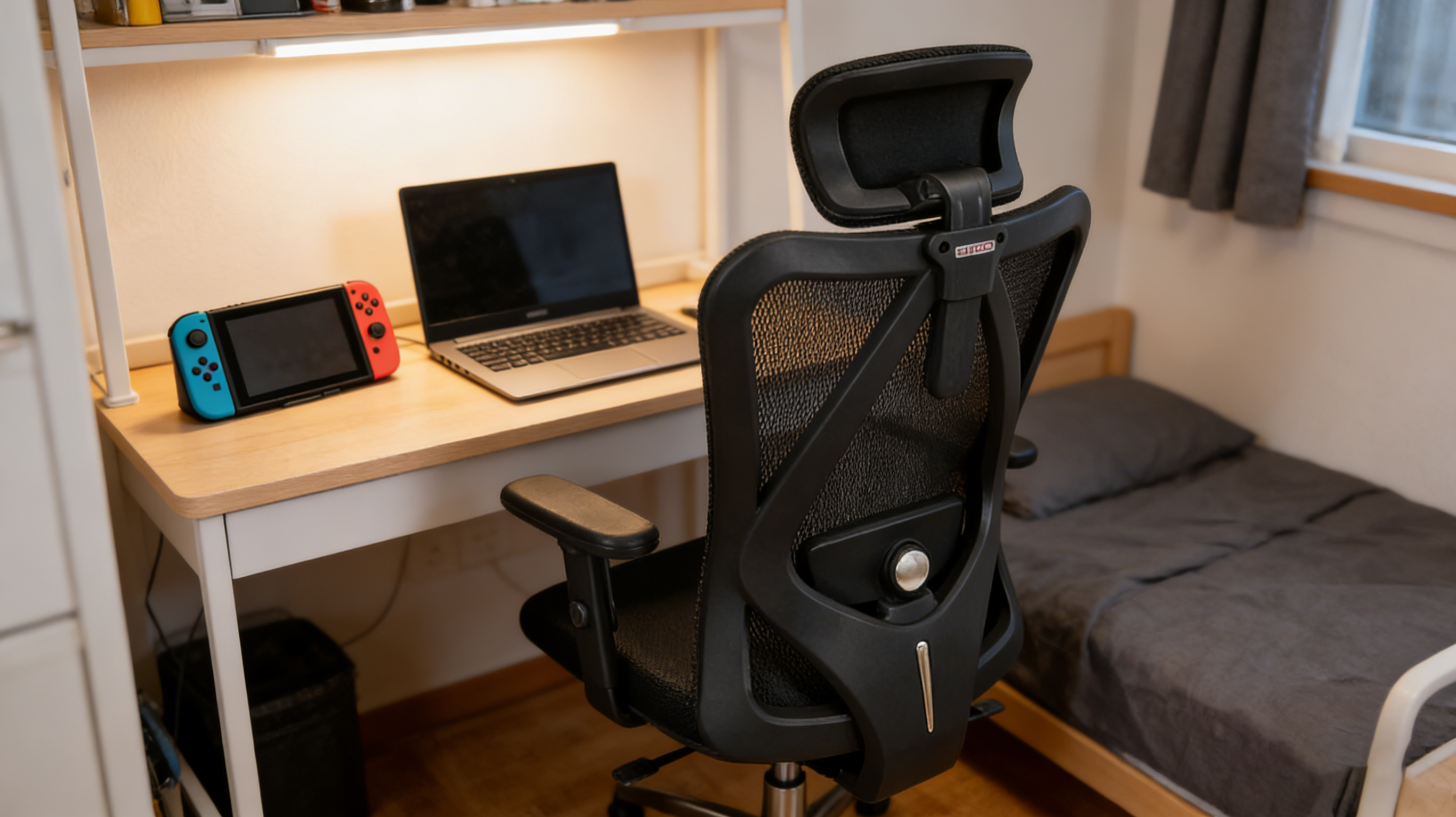 Breathable high-tenacity mesh backrest of a video game chair