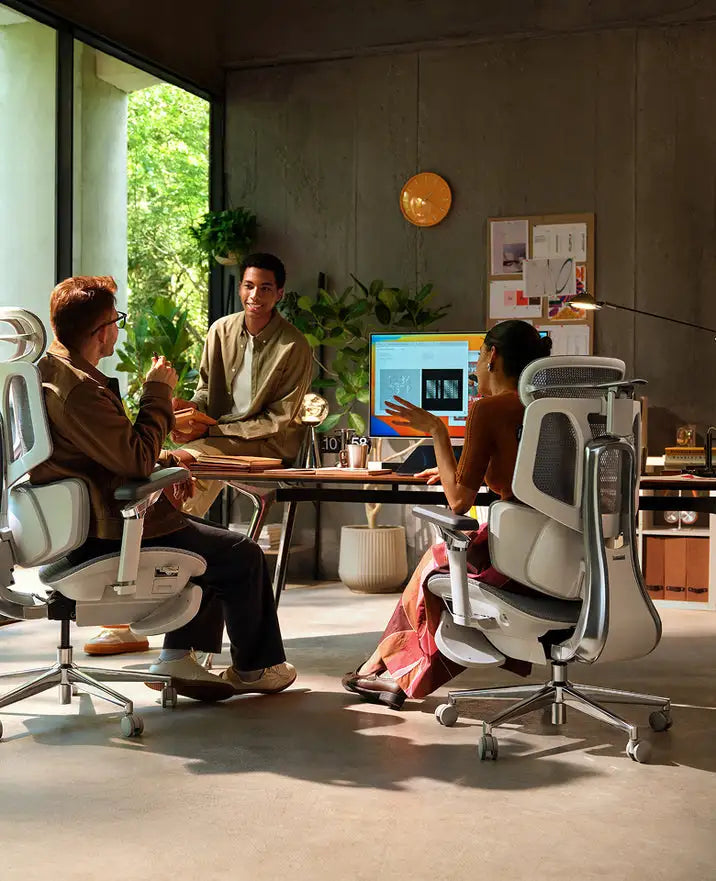 Leadership Posture: CEO using an ergonomic chair with upright 105° support for maximum leadership focus.