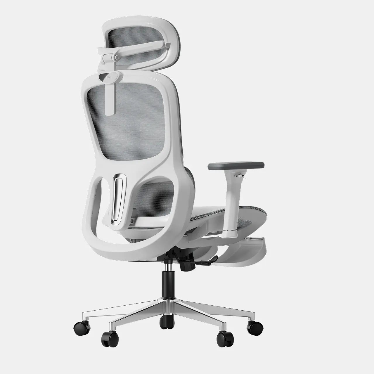 Ganz schwarzer und grauer ergonomischer Bürostuhl mit Netzrückenlehne und Fußstütze für ein professionelles und komfortables Gaming-Setup.