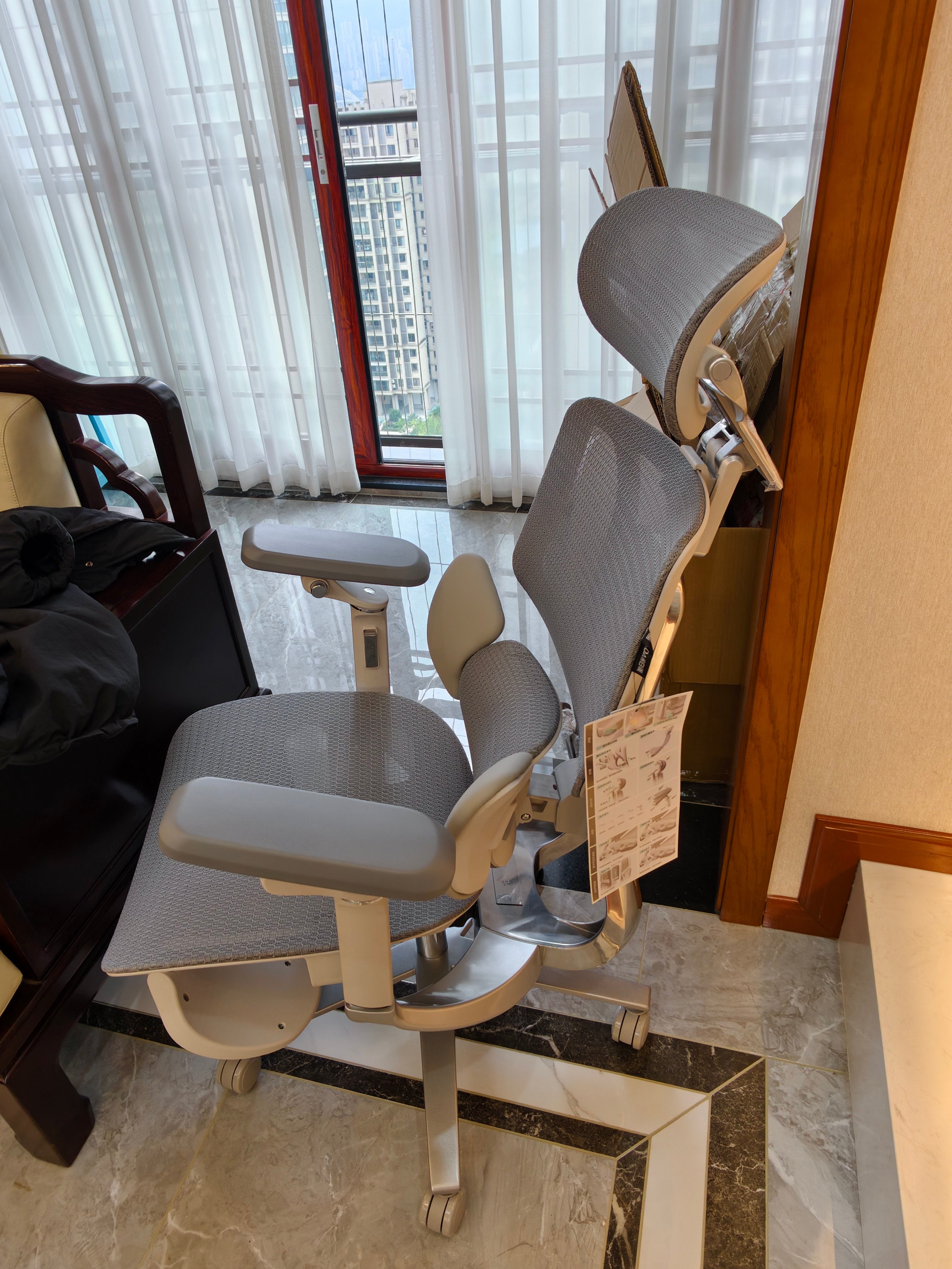 Close-up of high-elasticity cooling mesh on an ergonomic office chair for long-term sitting without heat buildup.