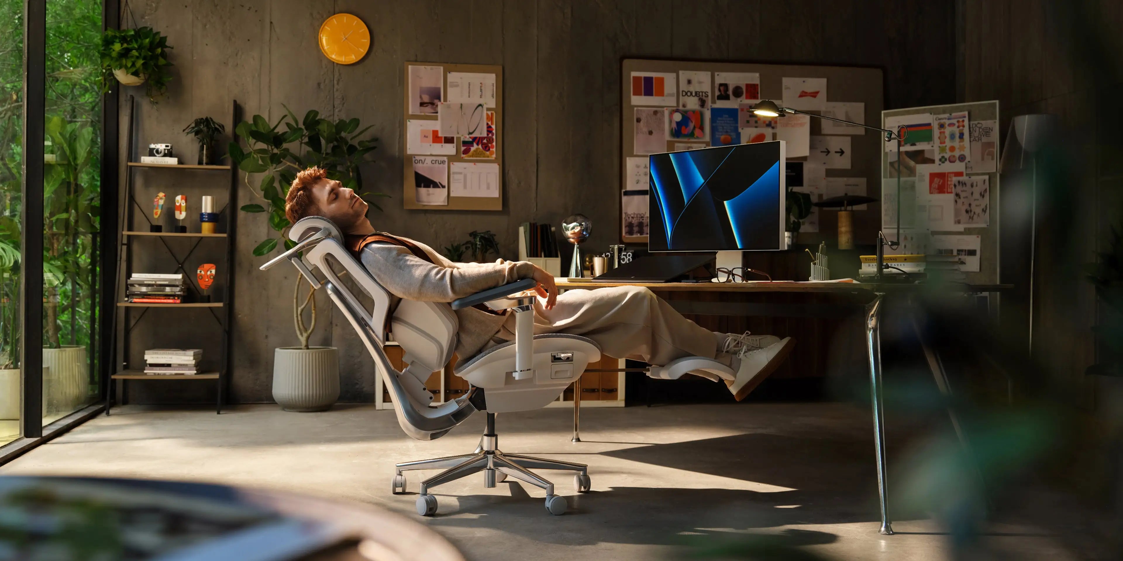 140-degree floating sit feel and deep recline mode for effortless lounging and power naps.
